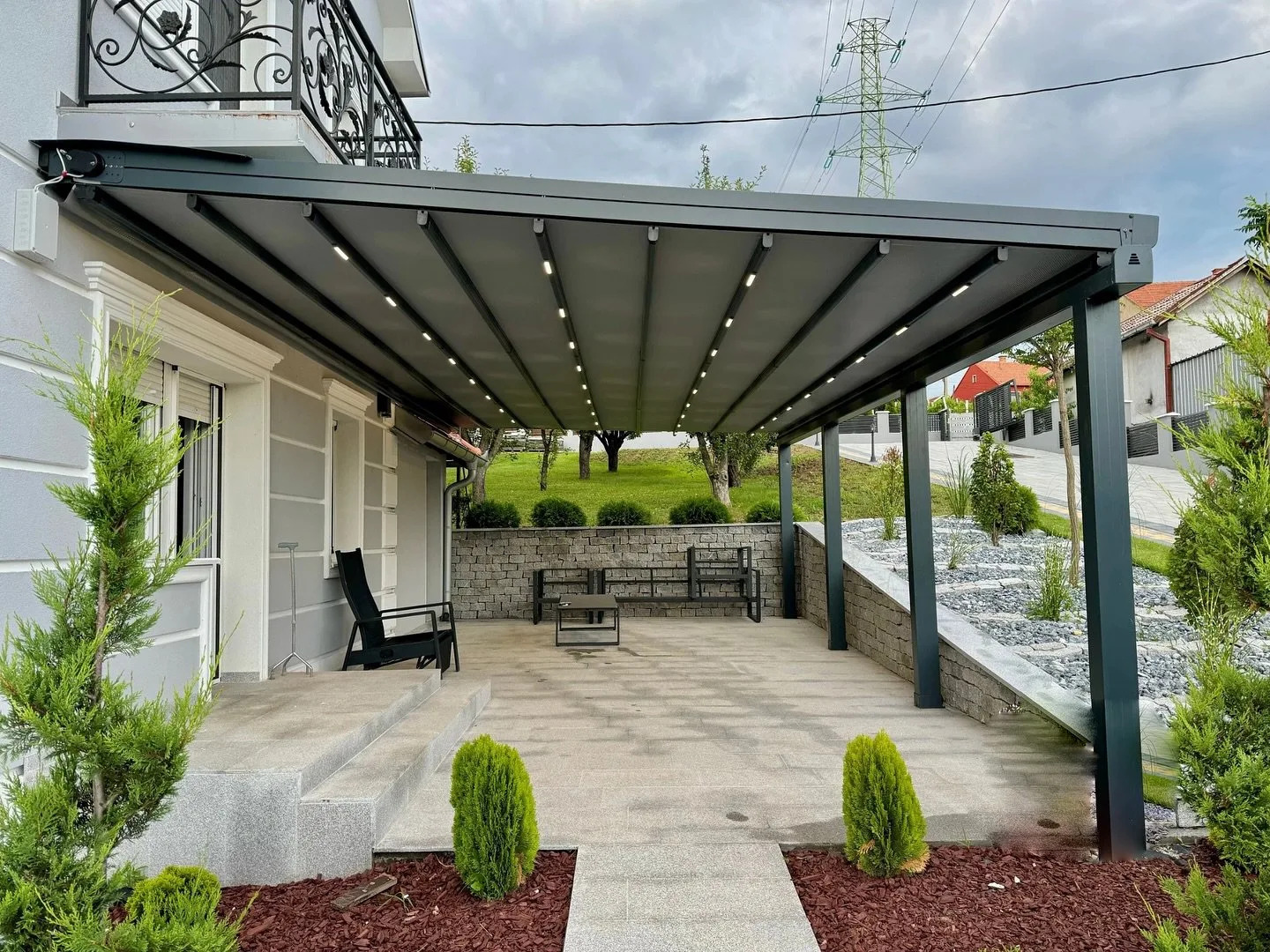 efe tente, efe tente gölge sistemleri, pergola, pergola sistemleri, otomatik pergola, bioclimatik pergola, tente sistemleri, ithal kasetli tente, mafsallı tente, dekoratif tente, gölgelendirme sistemleri, özel tasarım tente, teras kapatma, bahçe gölgelendirme, şezlong minderi, ahşap loca, kabana sistemleri