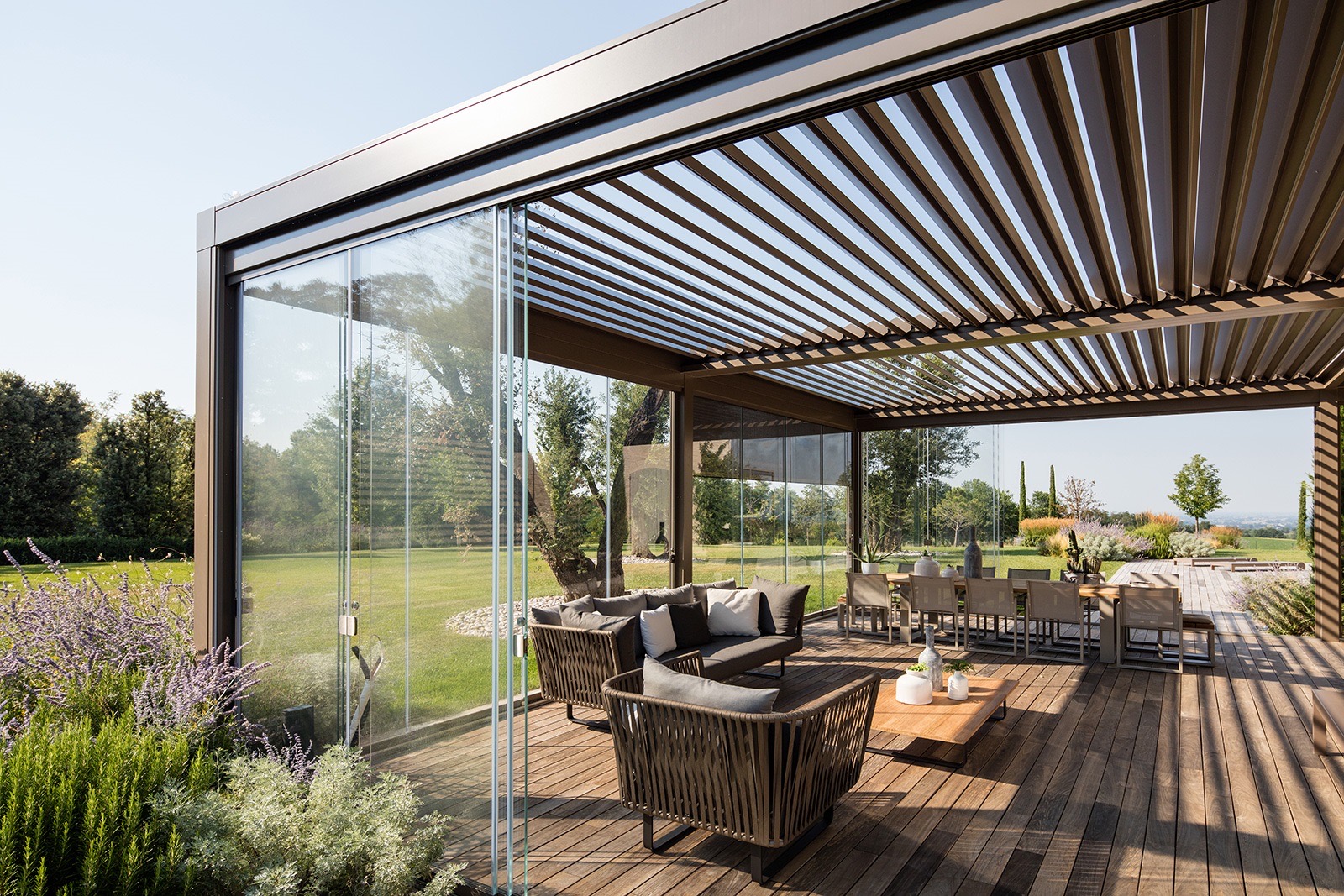 efe tente, efe tente gölge sistemleri, pergola, pergola sistemleri, otomatik pergola, bioclimatik pergola, tente sistemleri, ithal kasetli tente, mafsallı tente, dekoratif tente, gölgelendirme sistemleri, özel tasarım tente, teras kapatma, bahçe gölgelendirme, şezlong minderi, ahşap loca, kabana sistemleri
