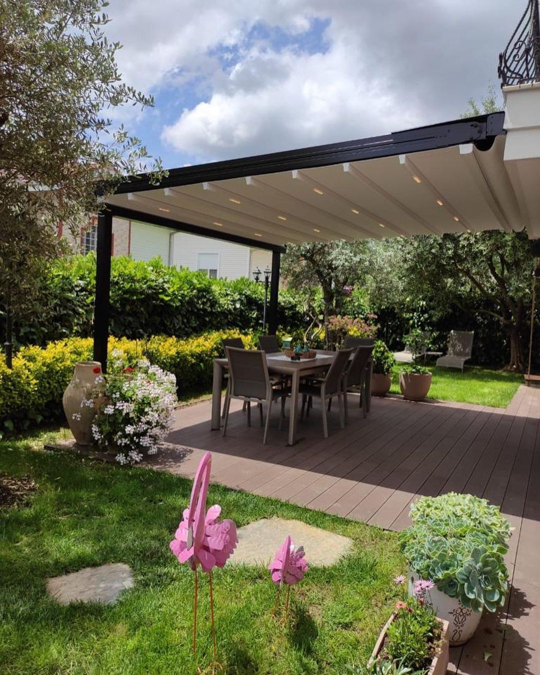efe tente, efe tente gölge sistemleri, pergola, pergola sistemleri, otomatik pergola, bioclimatik pergola, tente sistemleri, ithal kasetli tente, mafsallı tente, dekoratif tente, gölgelendirme sistemleri, özel tasarım tente, teras kapatma, bahçe gölgelendirme, şezlong minderi, ahşap loca, kabana sistemleri